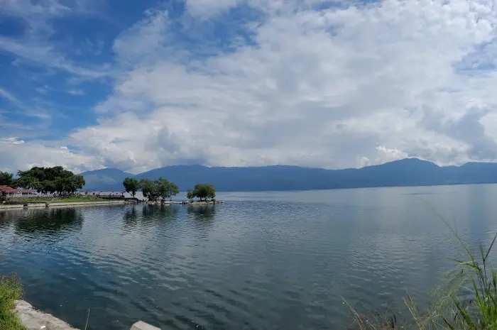 Danau Singkarak, Menikmati Panorama Alam Terbaik di Sumatera Barat